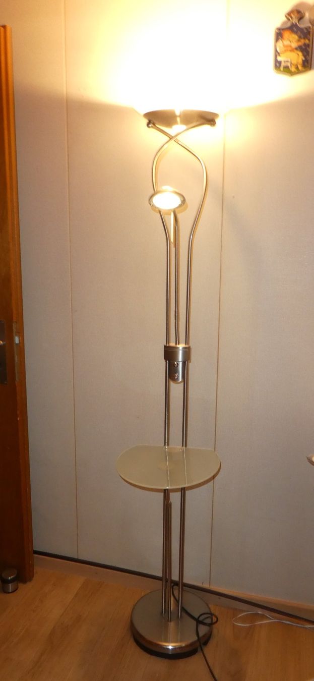 Lampade: Stehlampe mit Glastisch – Usato da Siebnen venduto da Ra-la-ra-ol 4