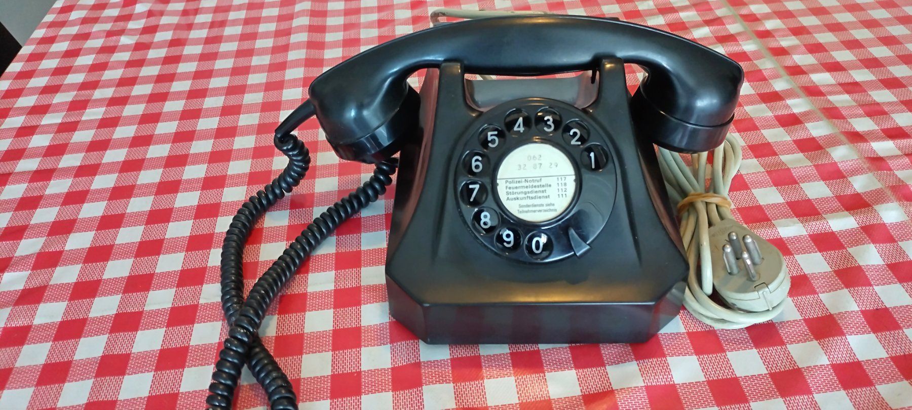 Téléphones: Tischtelefon – D'occasion à Liestal par waeckerli