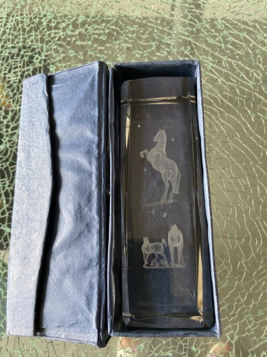 Statuette: Neue grosse Glasfigur mit 3D Pferden – Nuovo (secondo la descrizione) da Oftringen venduto da andrax 8