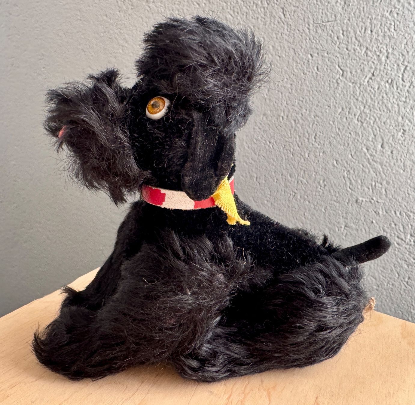 Jouets: Kleiner alter Plüsch Hund Steiff ??? – D'occasion à Rothrist par Luckywinner