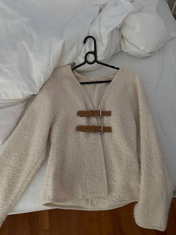 Vestes: Strickjacke mit Schnallen, Gr. M – D'occasion à Dietlikon par lizz.yy 1