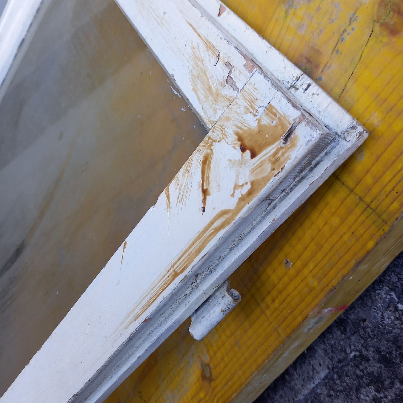 Finestre: Altes gebrauchtes Holzfenster – Usato da Galgenen venduto da Allerlei8854 6