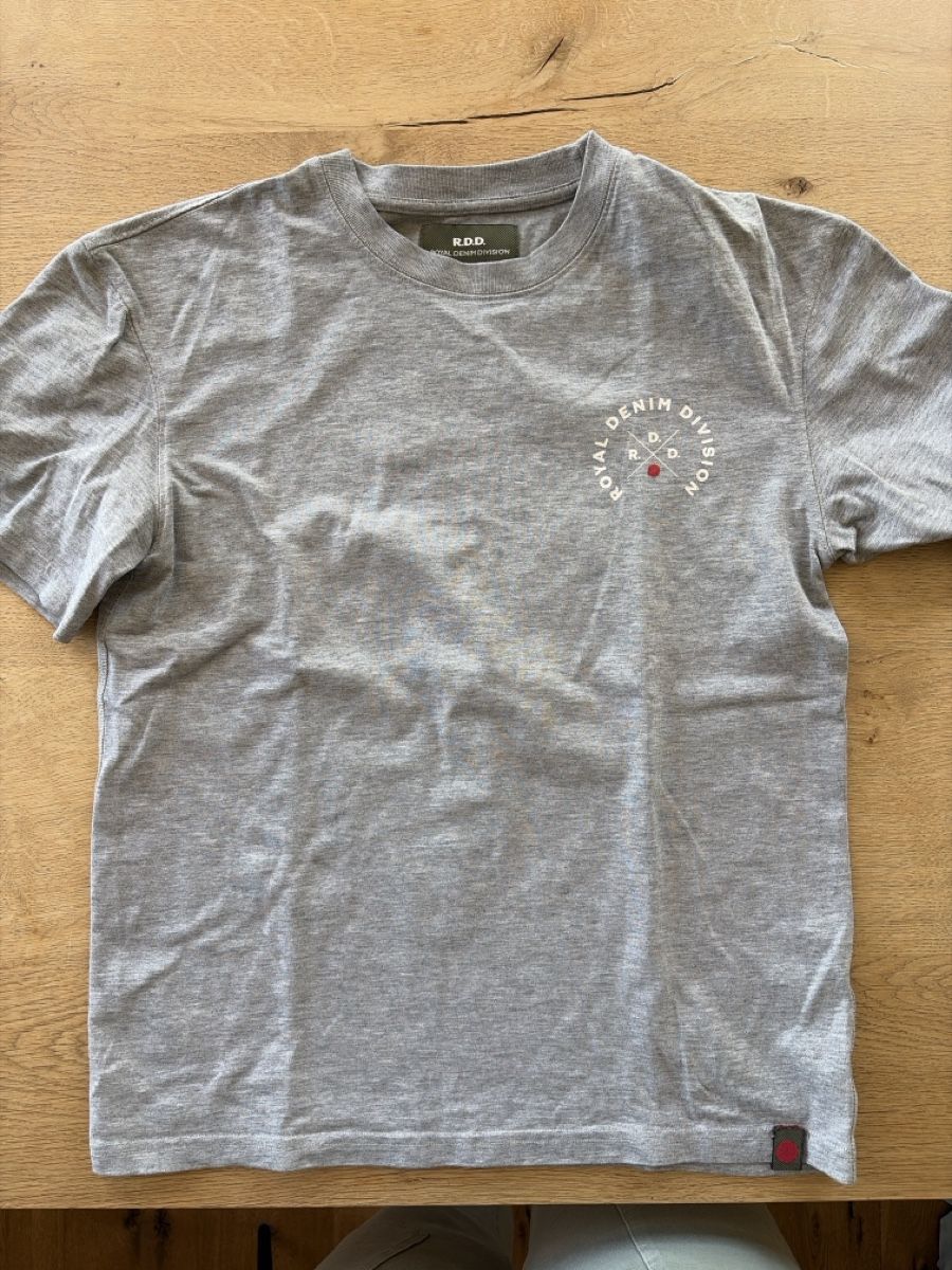 Lotti & Set di vestiti: Drei Tshirts in der Grösse S – Usato da speicher venduto da danicole 3