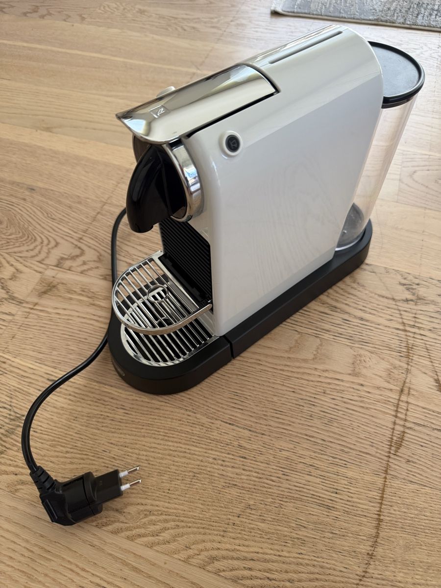 Nespresso Macchine per caffè & Macchine per espresso: DeLonghi Nespresso Weiss, top Zustand – Nuovo (secondo la descrizione) da Wädenswil venduto da mat_p7l8