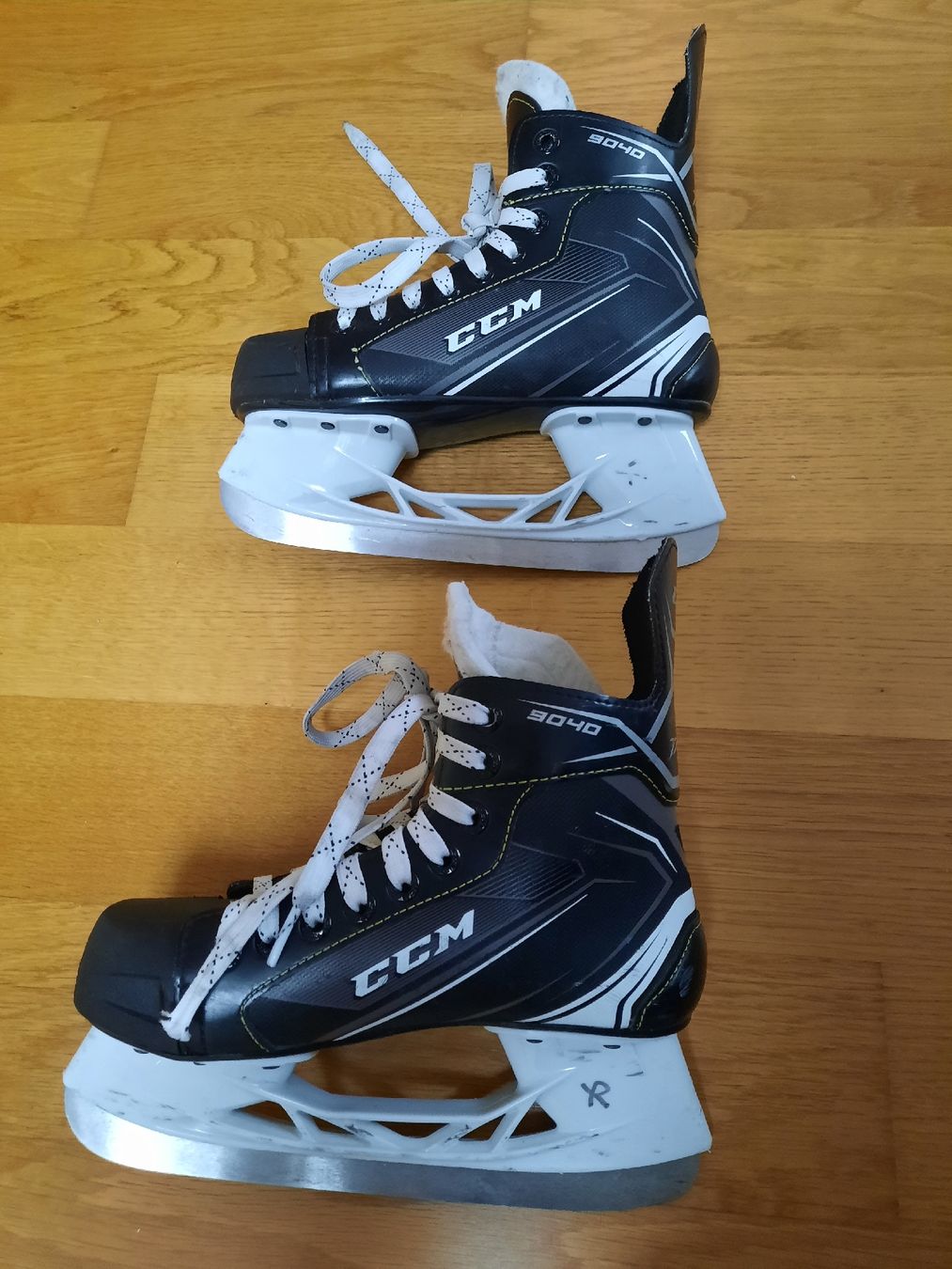 Ccm Pattini da ghiaccio: Schlittschuhe Gr. 36 – Usato da Thierachern venduto da saltocredo 1