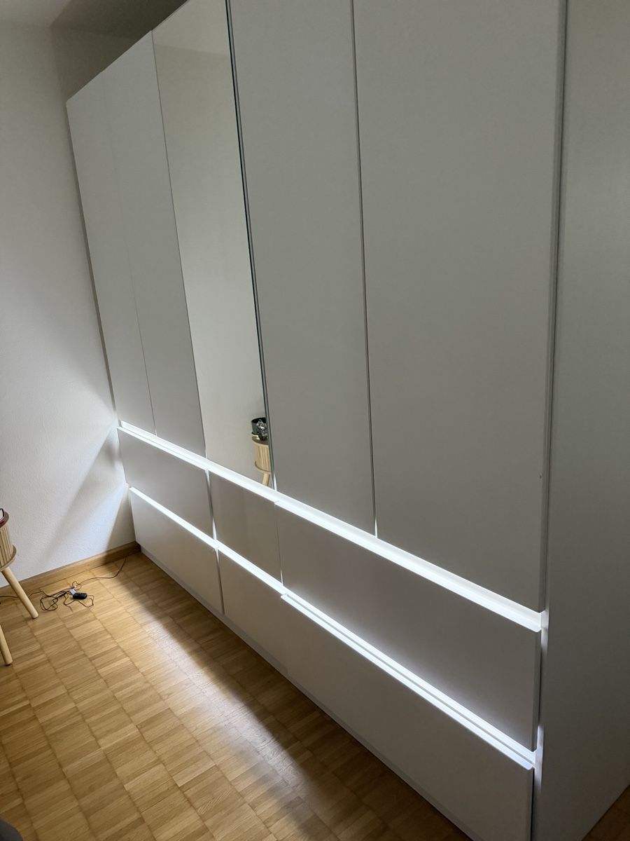 Schränke: Kleiderschrank – Gebraucht aus Oberwil BL von Hariva 1
