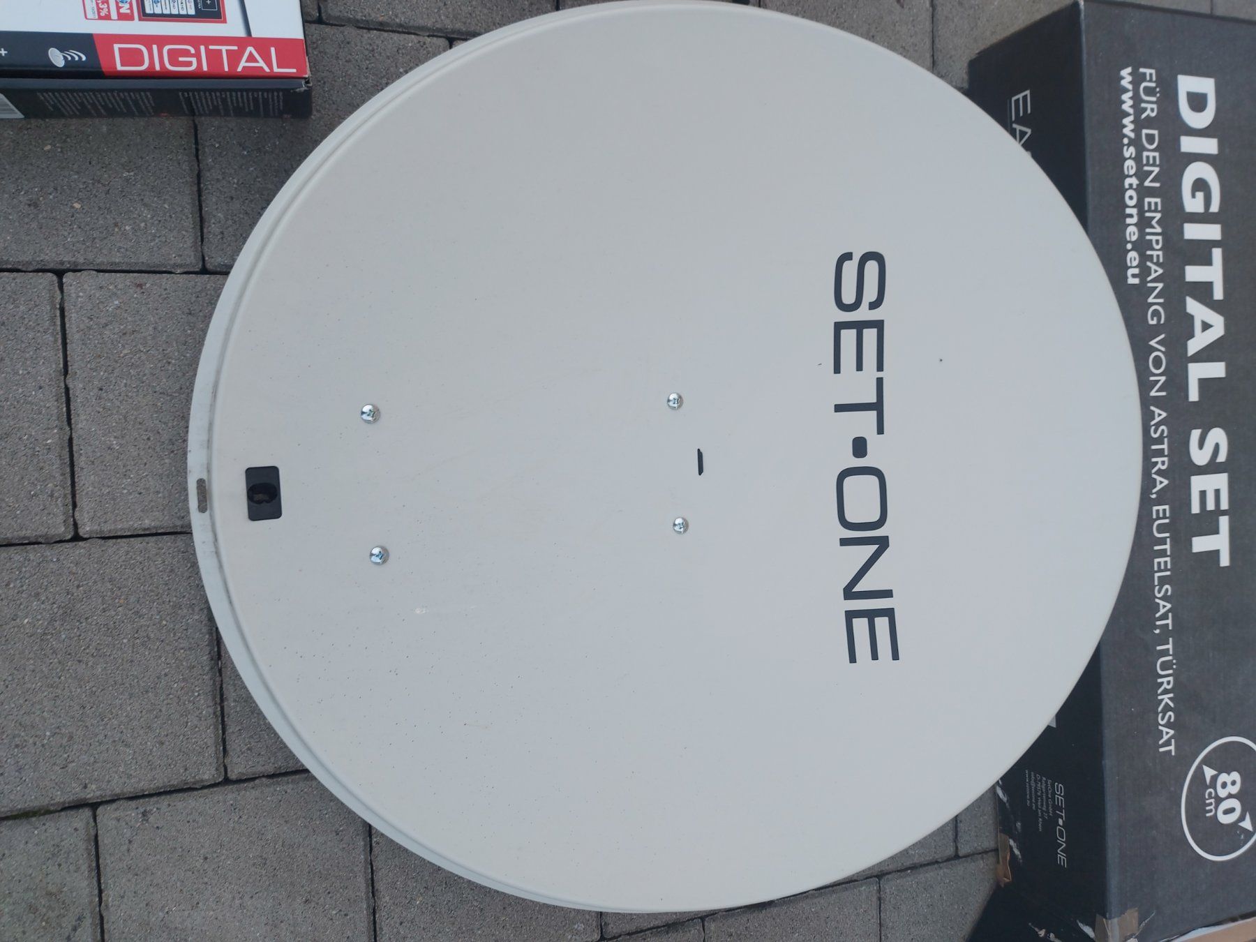 Parabola satellitare: Easy-One Digital Set 80cm - Komplette SAT Anlage – Usato da Rheinau venduto da profitronic.shop 2