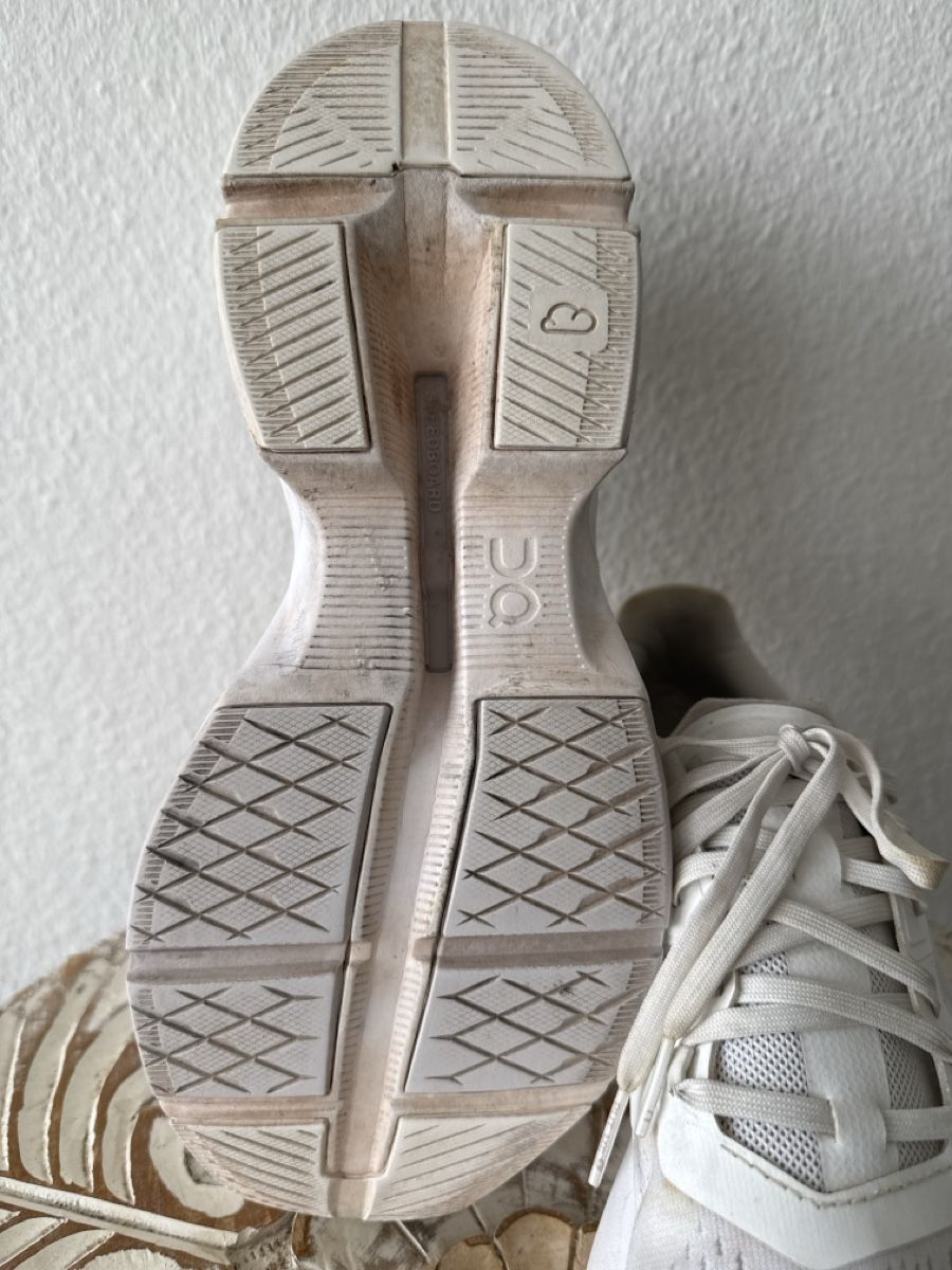 On Chaussures hommes: ON Cloudace Laufschuhe Weiss Grösse 42.5 – D'occasion à Zürich par sha_vw65 9