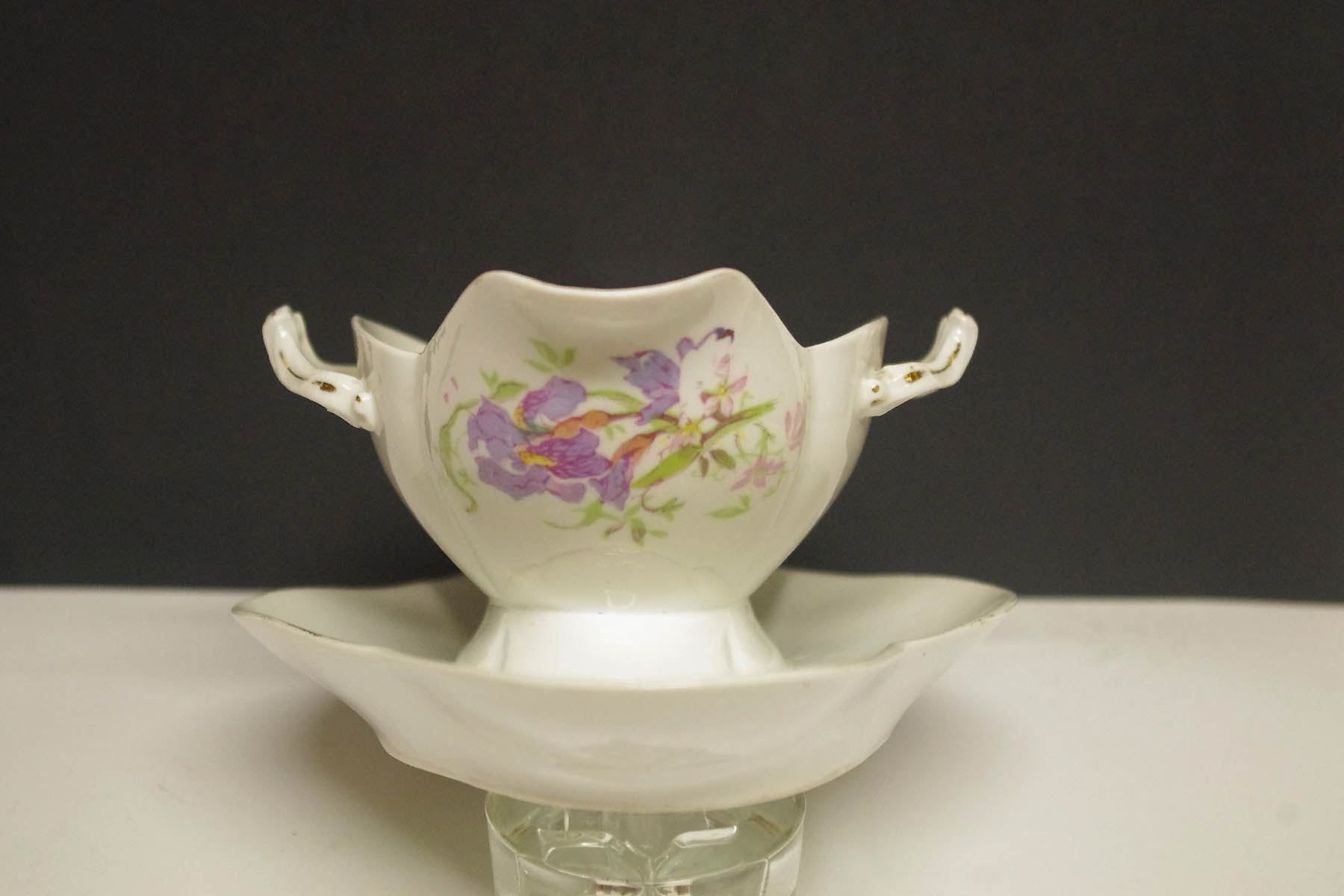 Coupes: Jugendstil Sauciere mit Liliendekor – D'occasion à Meggen par Brockitare 3
