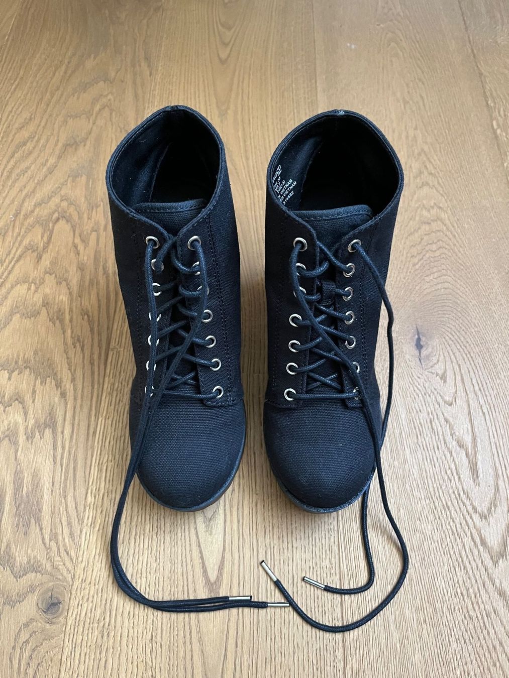 H&M Scarpe da donna: Damenschuhe "DIVIDED" – Usato da Balgach venduto da Olieto
