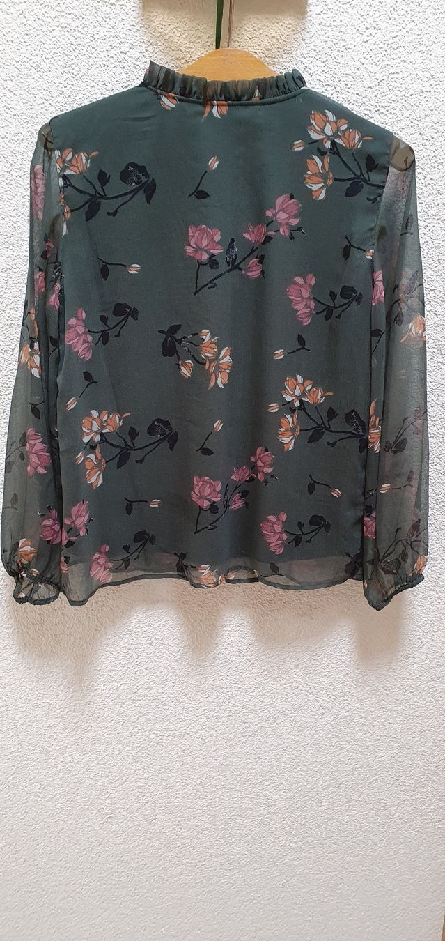 Vero Moda Camicette: Bluse im Frühlings-Look mit Blumenmuster, Gr. M – Usato da Auw venduto da Rosiluci11 3