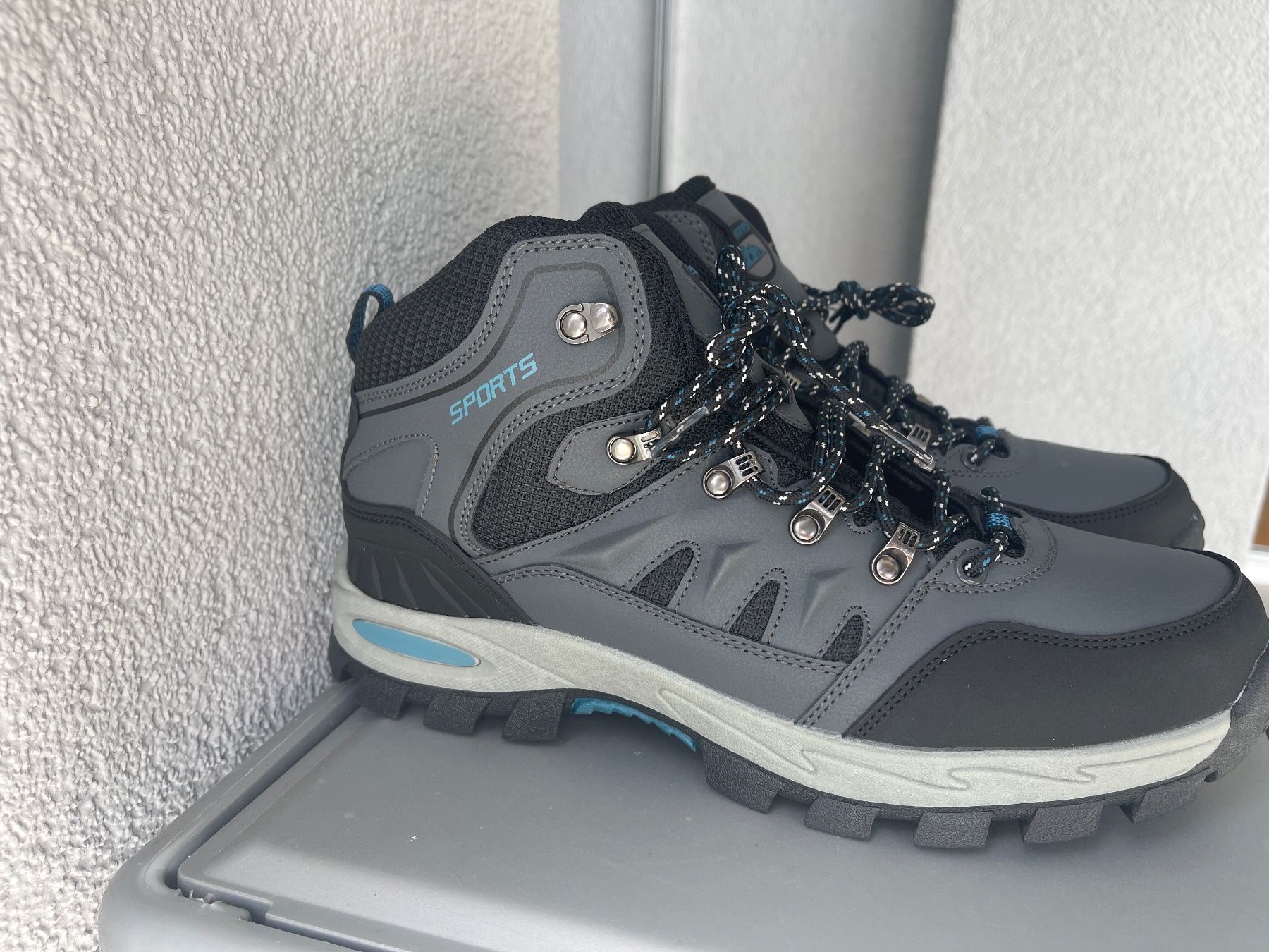 Chaussures hommes: Wanderschuhe Grösse 43 grau Neu – Neuf (Voir description) à Heerbrugg par mar_px9v 1