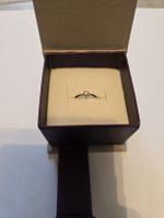​Superbe bague solitaire en or gris
