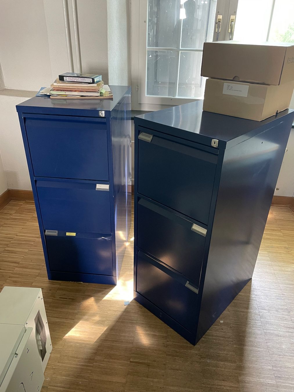 Armadi: Bürocontainer blau (2 Stück) – Usato da Au ZH venduto da Lacocoon