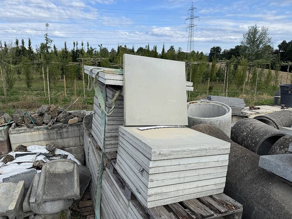 Bodenbeläge: Grossformat Gartenplatten 80x80, zement grau – Gebraucht aus Giffers von Mr.Dopeman 1