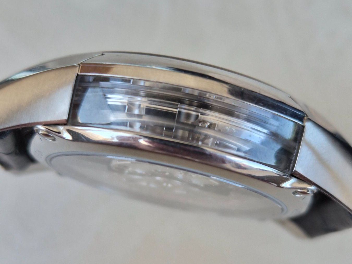 Omega Uhren: Omega De Ville Hour Vision – Gebraucht aus Chabrey von Horology 4