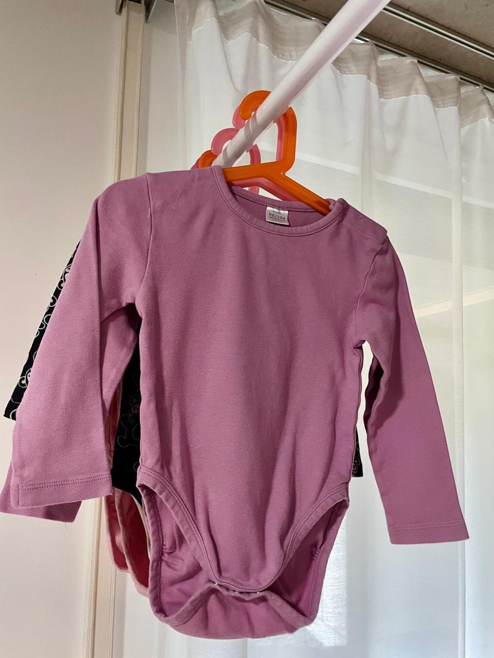 Ensembles coordonnés: 8 bodys langarm / Grösse 98-104cm – D'occasion à Basel par rev_26s7 4
