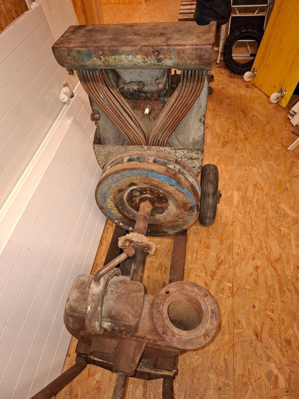 Motoren: Oldtimer Stationärmotor Bernard – Gebraucht aus Bönigen von Heu_gumper 1