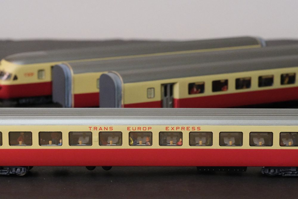 Metropolitan Modelleisenbahnen: Metropolitan SBB TEE RAe Zug im Neuzustand – Neu und originalverpackt aus Kerns von Buma6 3
