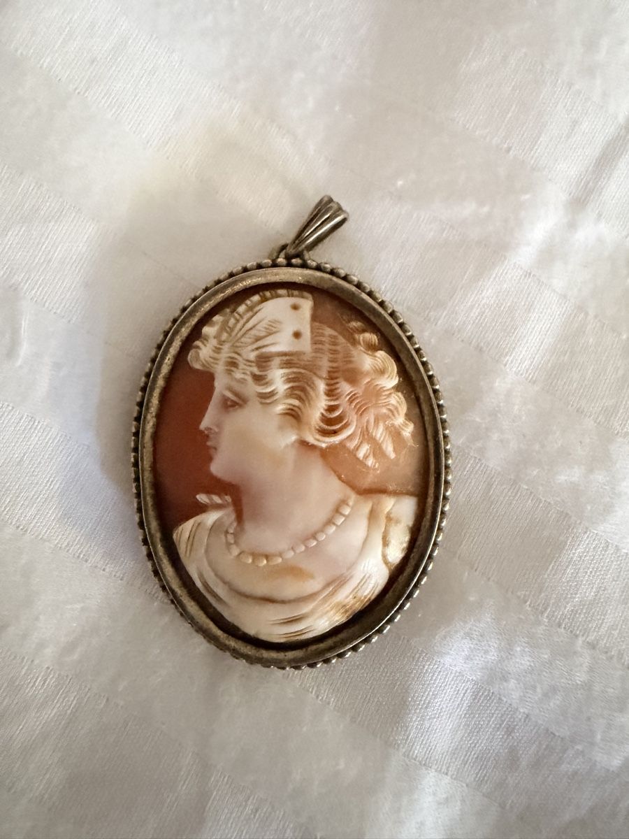 Pendentifs: Pendentif camée – D'occasion à Lausanne par Meganelausanne