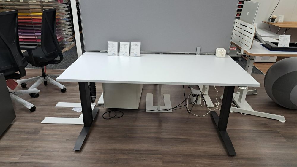 Scrivanie: SITAG Active Arbeitstisch 160 x 80cm - Neu ab Showroom – Nuovo (secondo la descrizione) da Zofingen venduto da BBAG4800 1