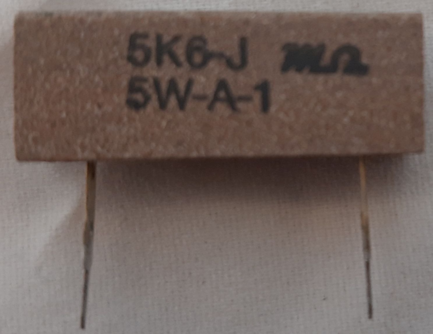 Componenti elettronici: 10x résistances 5W 5k6 – Nuovo (secondo la descrizione) da Attalens venduto da Gmsa68