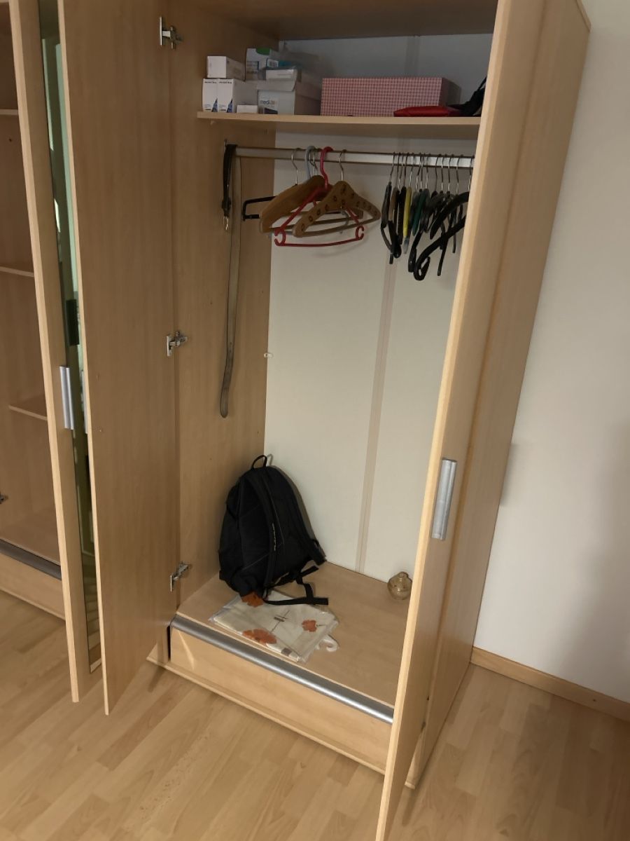 Armadi: Kleiderschrank – Usato da Altdorf UR venduto da yan_q8d8 2