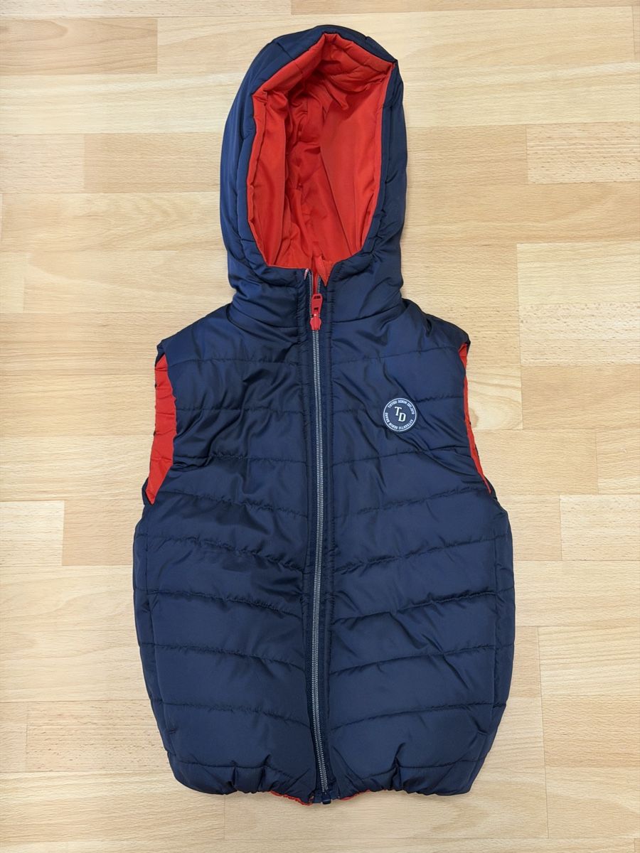 Vestes & Manteaux: Kinder Weste (mit Kapuze) – Neuf (Voir description) à Menzingen par van_wt95