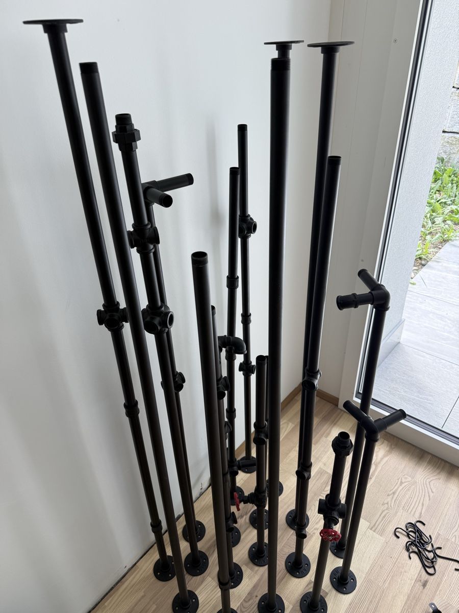 Guardaroba: Industrial Pipe Shelving / Clothing Rack Kit – Nuovo (secondo la descrizione) da Schaffhausen venduto da arn_gq55 3