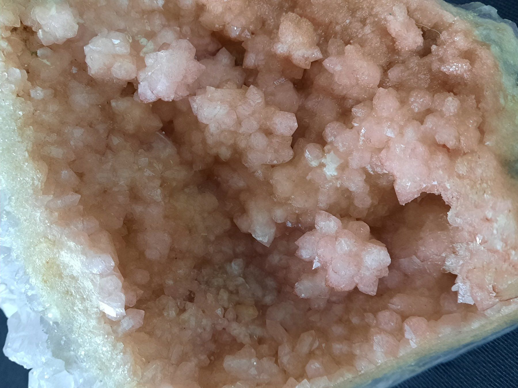 Mineralien & Heilsteine: Amethyst Geode Rosa – Gebraucht aus Beinwil am See von Restwert_Beinwil 5