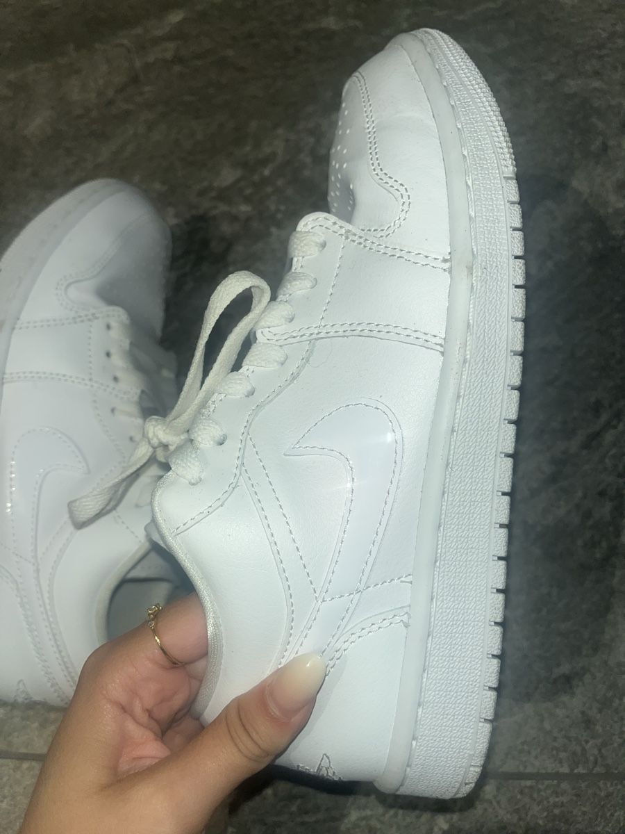 Jordan Herrenschuhe: Air Jordan 1 Low Triple White – Gebraucht aus Neftenbach von anisha_capone 5