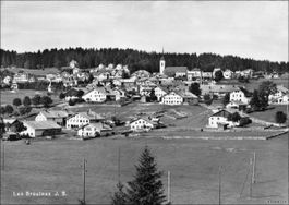 Les Breuleux JU // Village 1975 // Sommer