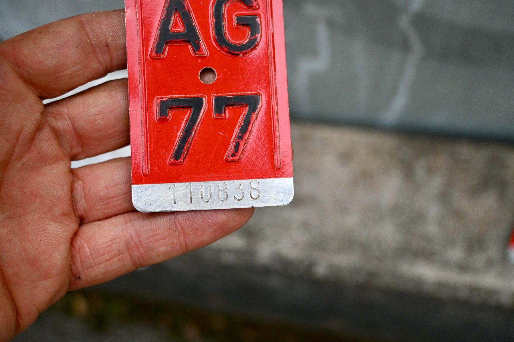 Insegne: Velonummer AG 77 von 1977 - Aargau – Usato da Pfaffhausen venduto da mono_rec 3