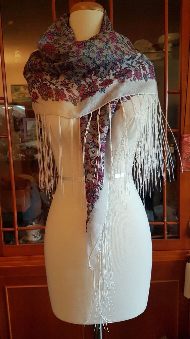 Foulard & Sciarpe: Foulard mit Blumenprint und Fransen – Usato da Oberengstringen venduto da Sheera7 2
