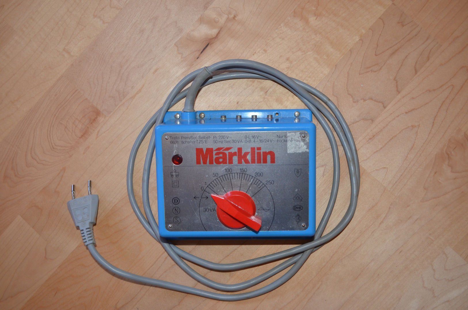 Märklin Modellini di ferrovie: Märklin Trafo 6631 - 30 VA – Usato da Cavardiras venduto da WaschBaer56