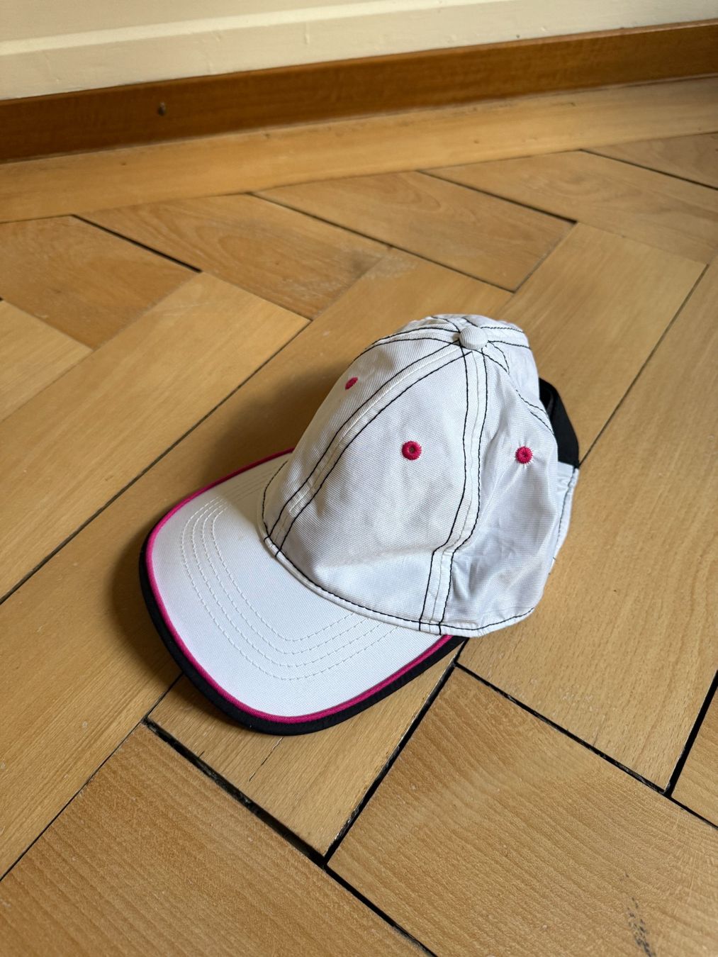 Hüte, Mützen & Caps: INFINITY - Mütze weiss sportlich – Gebraucht aus Zürich von Diazaio