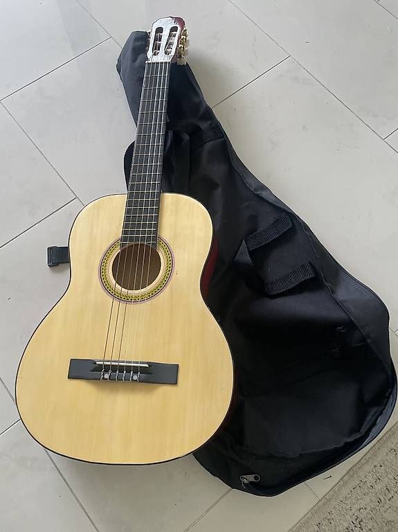 Instruments de musique: Gitarre inkl. Hülle – D'occasion à Adligenswil par mer_lin 1