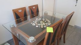 Tavolo-vetrina con 6 sedie
