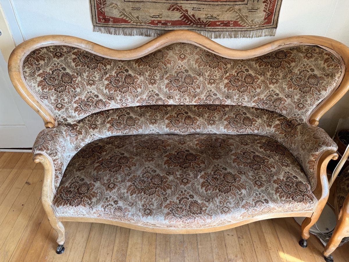 Divani: Antikes Sofa, Abholung Gampelen – Usato da Mühleberg venduto da Slashi