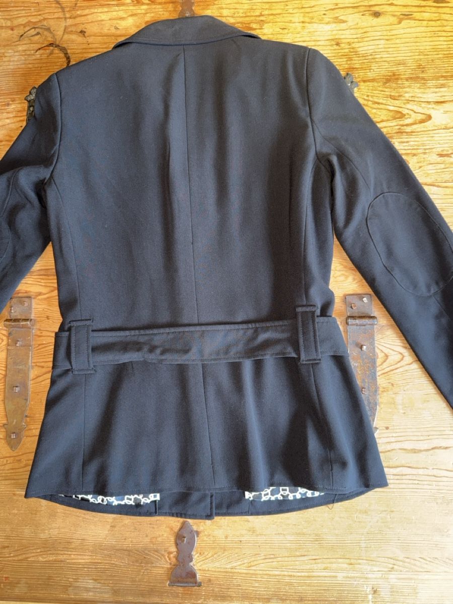 Zebra Giacche: Zebra Blazer Gr. 36 schwarz mit Gürtel – Usato da Mauren venduto da ducducturi 3