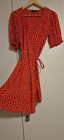 Pieces Wickelkleid rot geblümt Gr. S