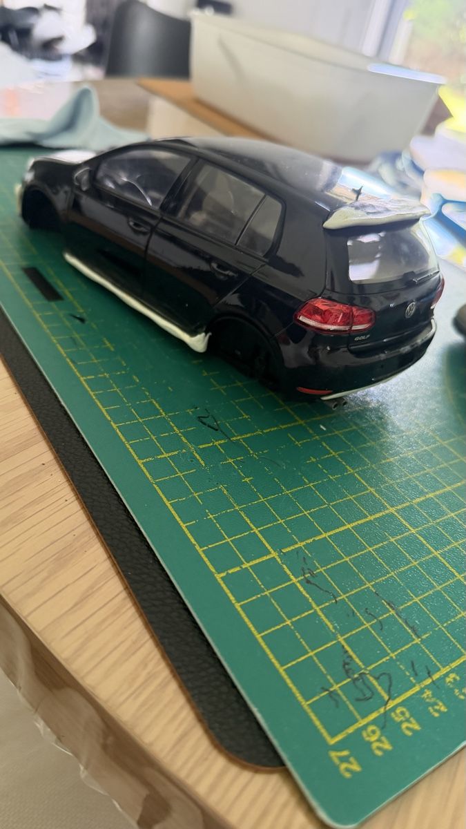 Kit di modellismo & Modellini statici: Golf 6 scala 1:18  – Usato da Caslano venduto da tuning21 4