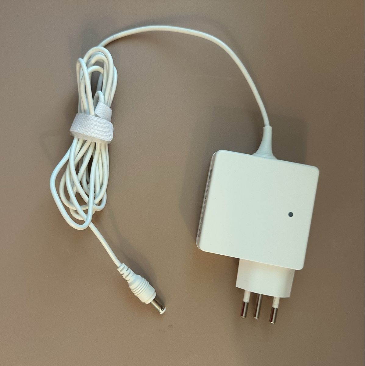Swisscom Modems & Routeurs: Swisscom Internet Box 4, inkl. Kabel / Adapter – Neuf (Voir description) à Oberwil BL par orsay 6