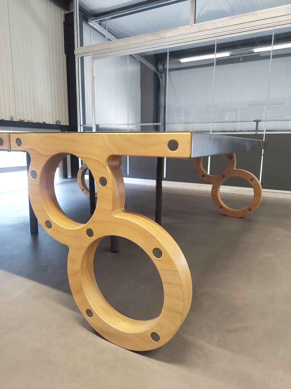 Scrivanie: TABLE DE BUREAU DESIGN – PIÈCE UNIQUE – Usato da Sion venduto da von_962s 1