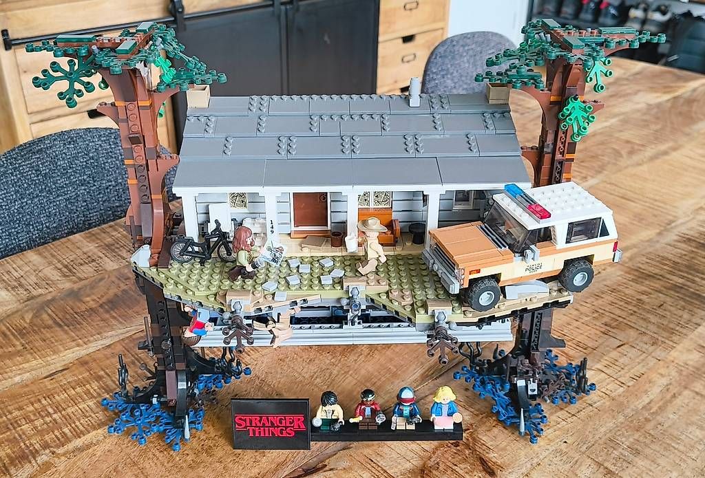 Lego Baukästen: LEGO Stranger Things 75810 - The Upside Down - Complet – Gebraucht aus Le Locle von SwissT0y