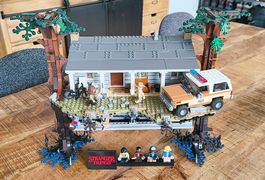 LEGO Stranger Things 75810 - The Upside Down - Complet