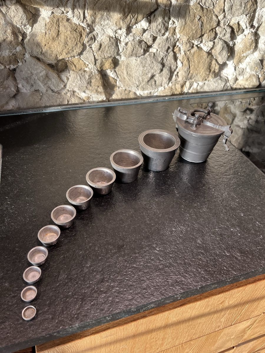 Bilance e pesi: Grosses Bechergewicht Apothekergewicht Einsatzgewicht Mass – Usato da Theilingen venduto da ovi123
