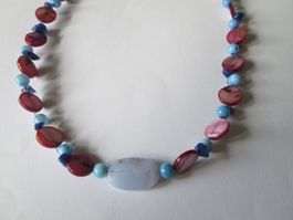 Wundervolle Perlmutt Muschelketten mit Chalcedon Karabinerve