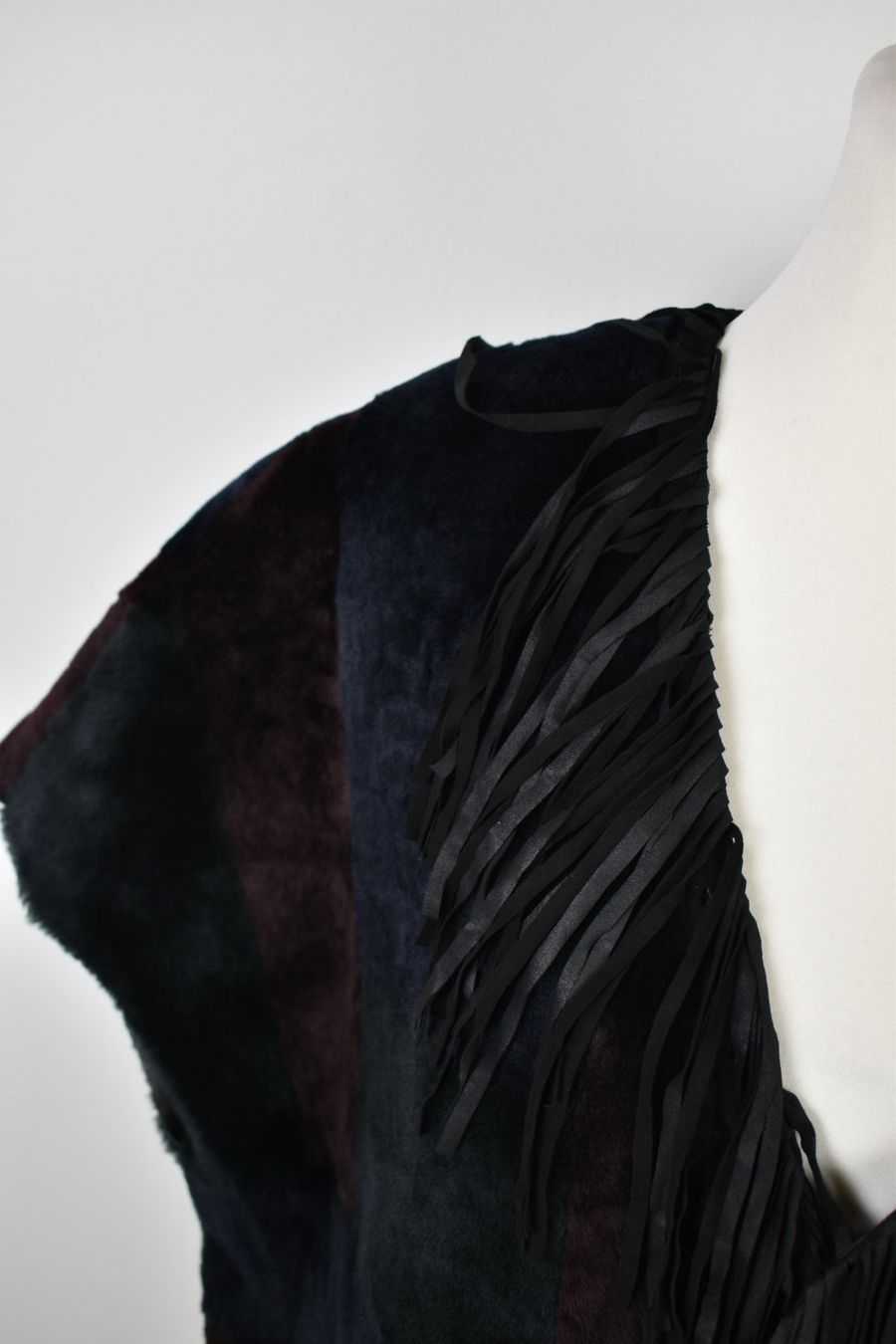 Gilet & Giacche senza maniche: Ventcouvert Lammfell Gilet / Poncho Gr.38 – Nuovo (secondo la descrizione) da Nürensdorf venduto da 2ND_STORY 1