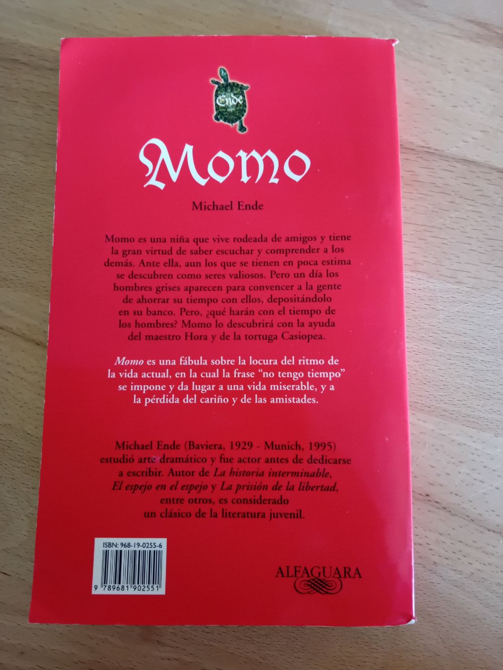 Libri: *Buch-Momo von Michael Ende- auf Spanisch* – Usato da Hinterkappelen venduto da klebaluka08 1